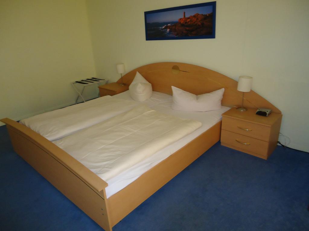 Hotel Kubrat Am Checkpoint Charlie Berlin Rum bild