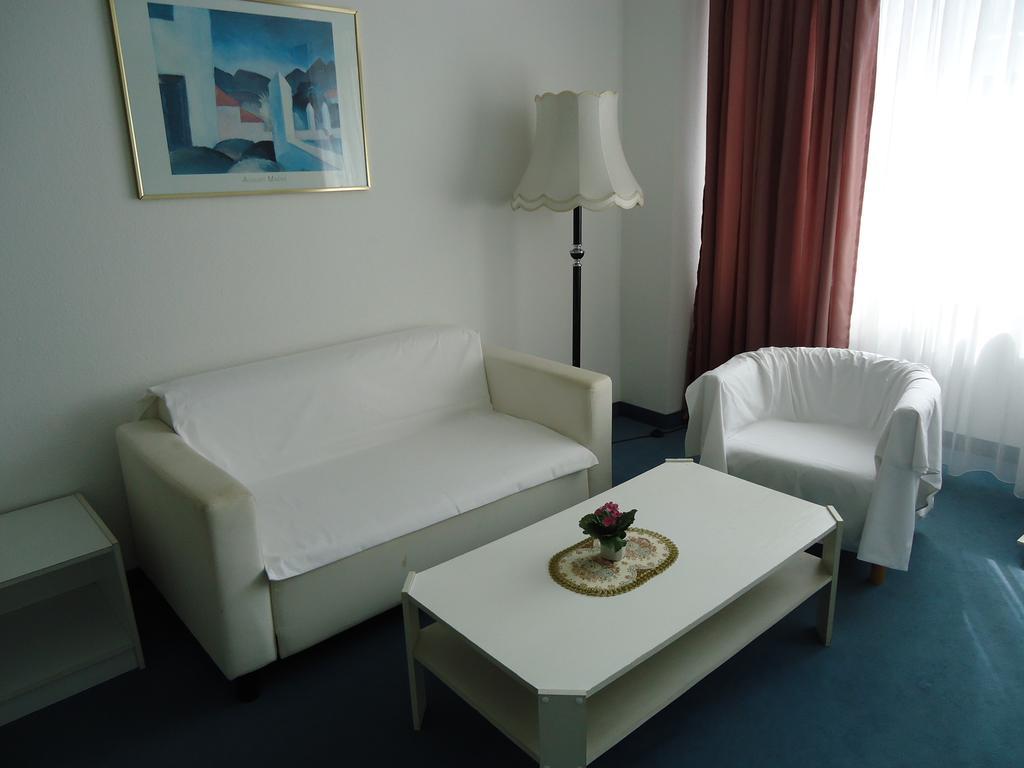 Hotel Kubrat Am Checkpoint Charlie Berlin Rum bild