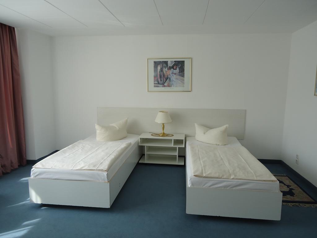Hotel Kubrat Am Checkpoint Charlie Berlin Rum bild