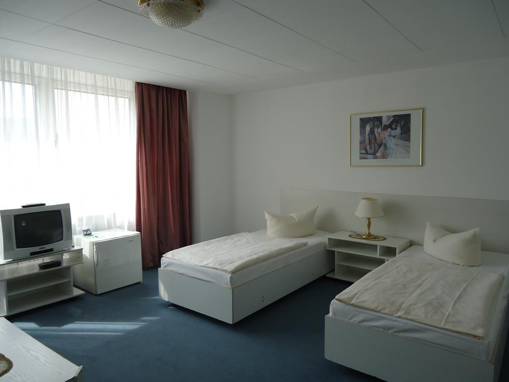 Hotel Kubrat Am Checkpoint Charlie Berlin Rum bild