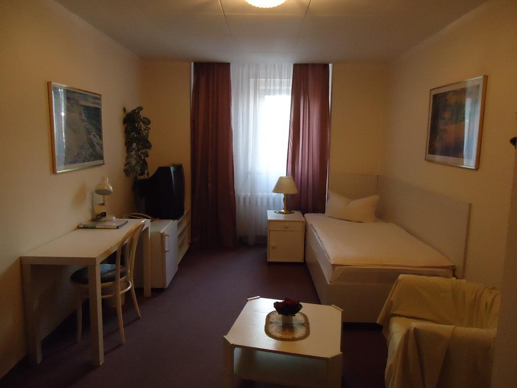 Hotel Kubrat Am Checkpoint Charlie Berlin Rum bild